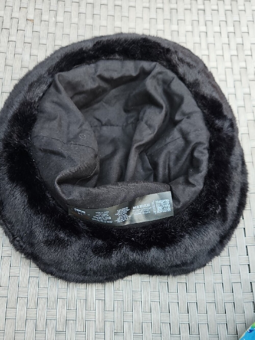 NWOT ASOS Design Black Faux Fur Roll Back Bucket Hat Size M-L - Picture 15 of 16